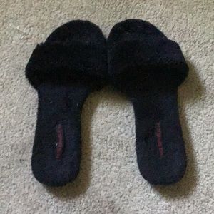 Cute faux fur sandals vntg